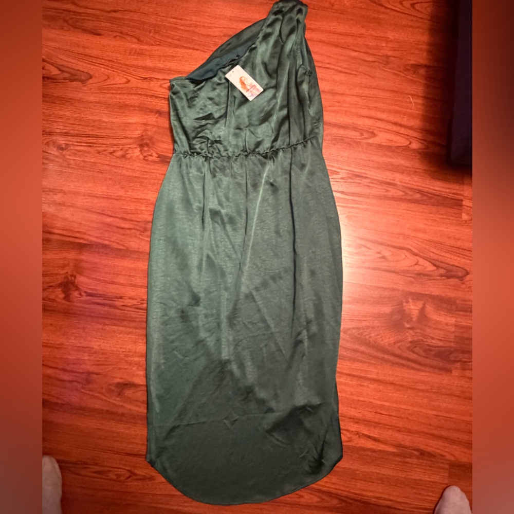Elegant Green One-Shoulder Dress